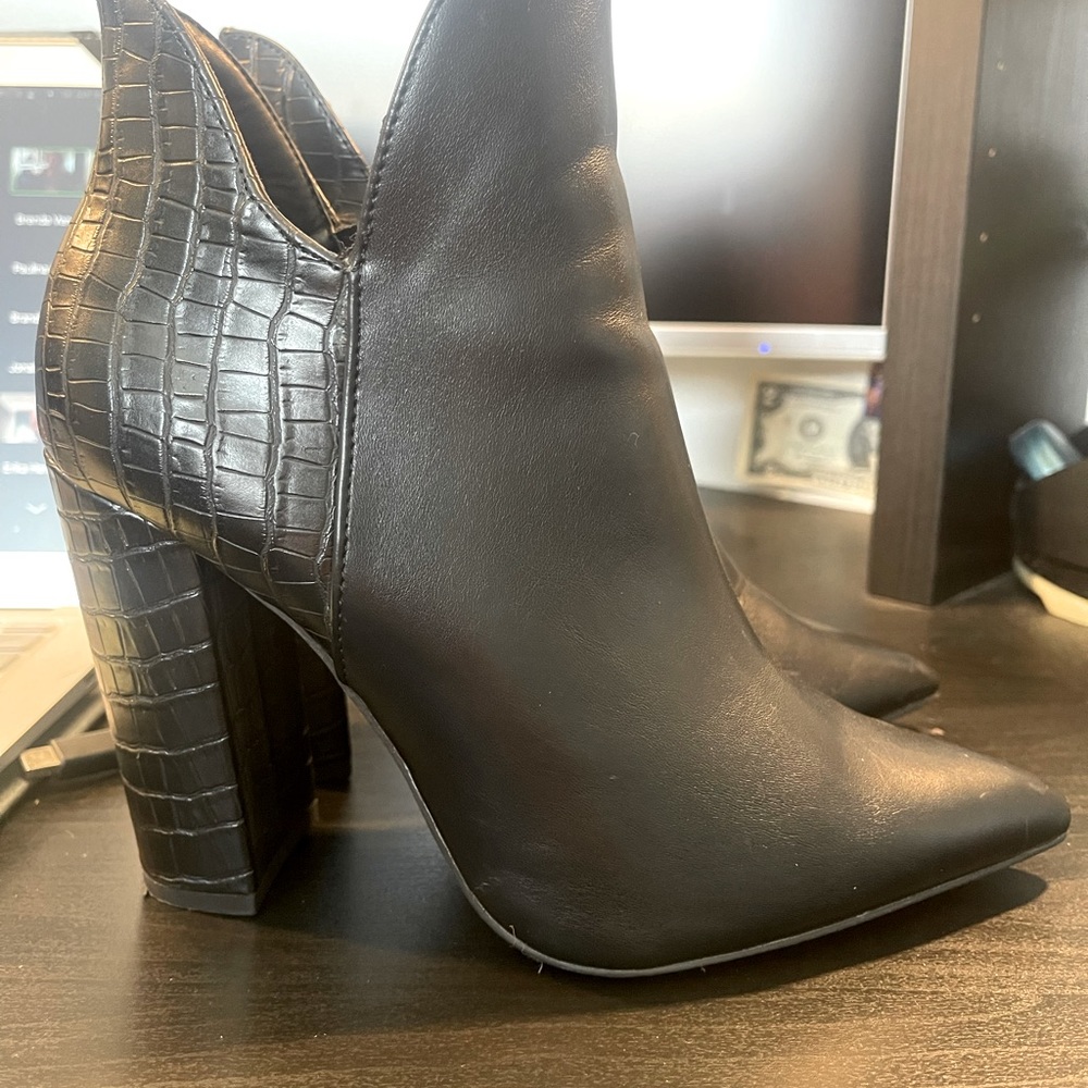 Black ankle boots size 7